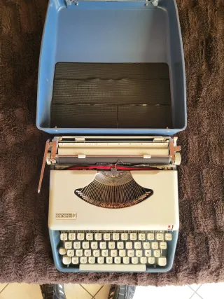 Macchina da scrivere Antares vintage