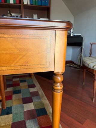 Scrivania classica in legno e pelle