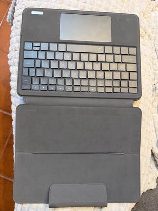 Funda y Teclado Earto iPad Pro 11 Gris