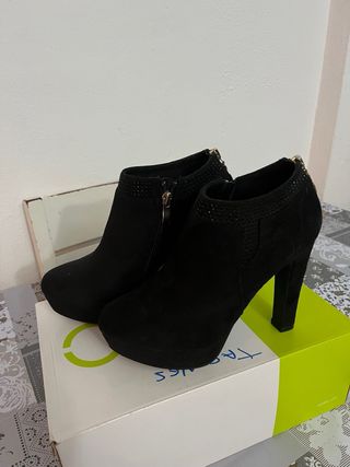 Botines Mari Paz negros con pedrería