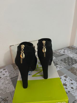 Botines Mari Paz negros con pedrería