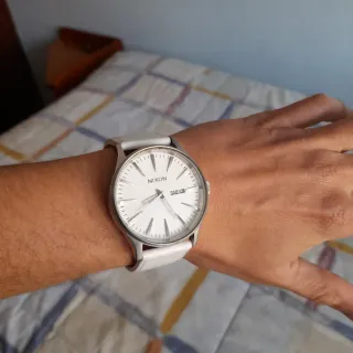 Reloj Nixon Blanco y Plateado