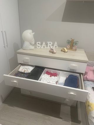 ULTIMO PRECIO. Comoda blanca y madera