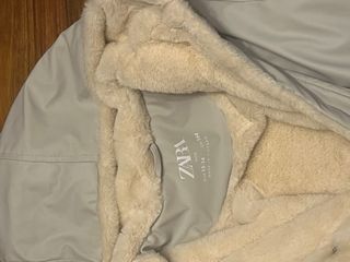 Abrigo chubasquero blanco con forro