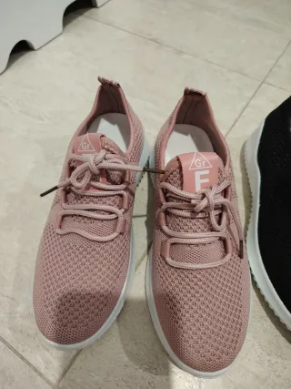 2 pares de zapatillas talla 35