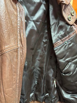 Chaqueta de piel marrón