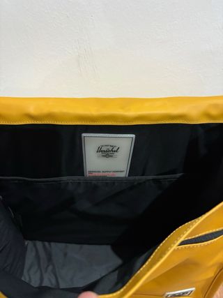 Mochila Herschel Amarilla y Negra
