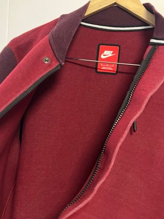 Chaqueta Bomber Nike Varsity Burdeos Talla M unise