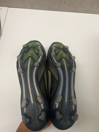 Botas de fútbol Adidas F50 Negras y Amarillas