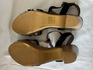 Sandalias T-Strap Negro y Plata