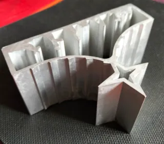 Belén de aluminio, una pieza