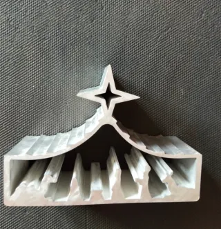 Belén de aluminio, una pieza