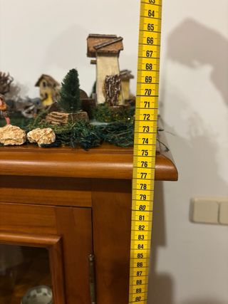 Mueble aparador de madera y cristal