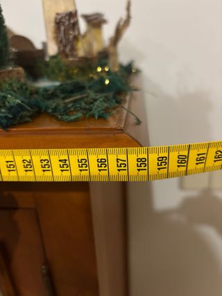 Mueble aparador de madera y cristal