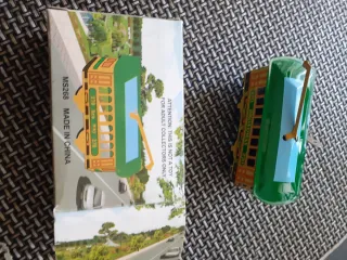 Vagón tranvía hojalata con llave a cuerda y caja