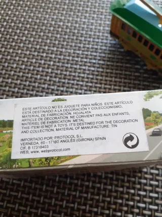 Vagón tranvía hojalata con llave a cuerda y caja