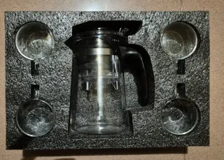 Tetera de vidrio con 4 vasos