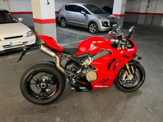 Ducati Panigale V4S Roja