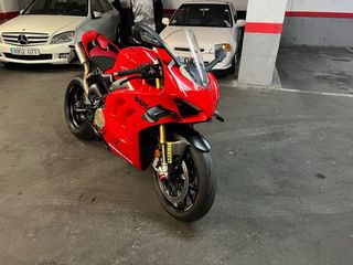 Ducati Panigale V4S Roja