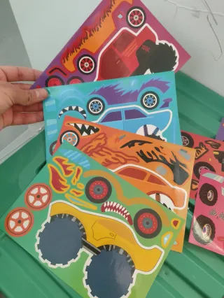 Lote pegatinas y libros colorear Monster Trucks