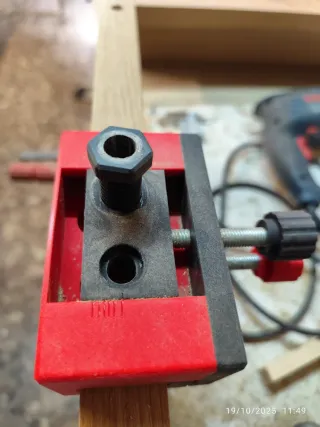 Guía de taladro para tableros