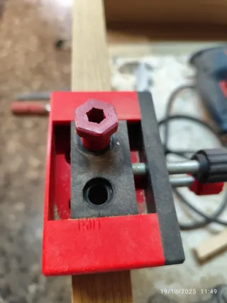 Guía de taladro para tableros