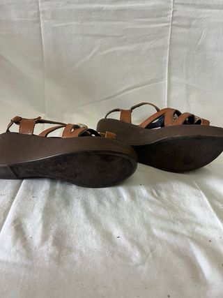 Sandalias de tiras con flores