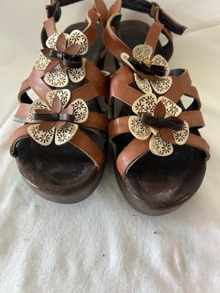 Sandalias de tiras con flores