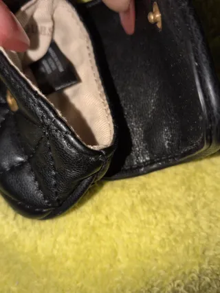 Monedero Guess acolchado negro piel PU