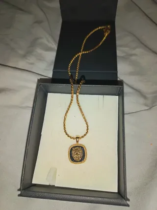 Collar Guess Dorado León