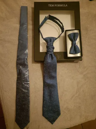 Corbata y pajarita azul estampado