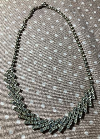 Collar de strass plateado