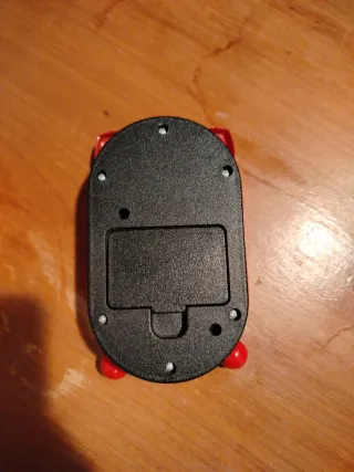 Orologio da tavolo rosso a forma di gatto