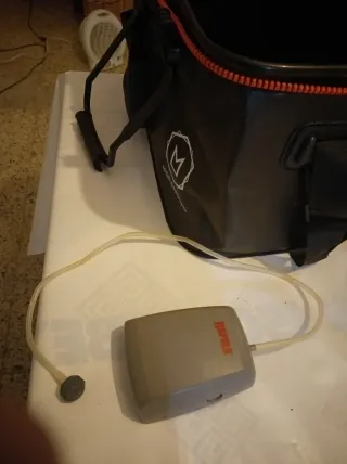 Cubo para peces con aireador