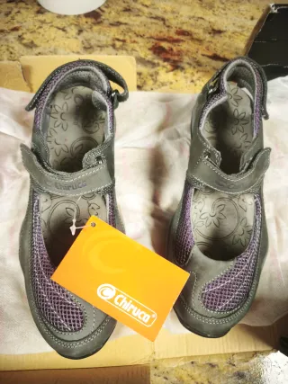 Sandalias Chiruca grises y moradas nuevas