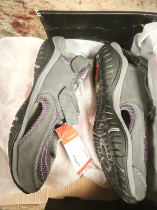 Sandalias Chiruca grises y moradas nuevas