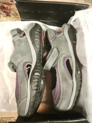 Sandalias Chiruca grises y moradas nuevas