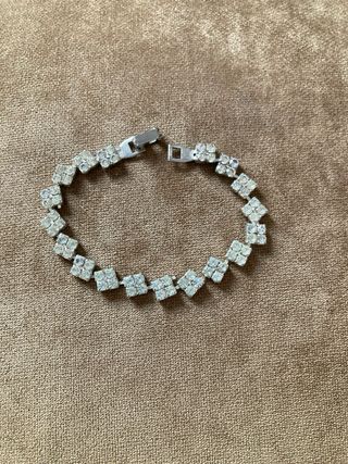 Pulsera de strass plateada
