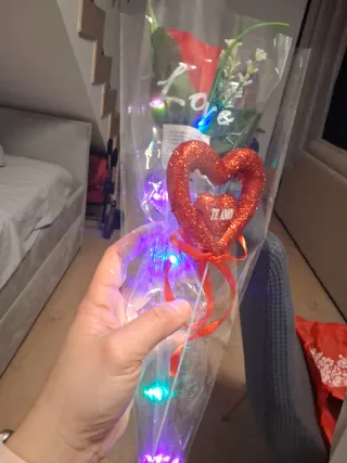 Oso de peluche con rosas y corazón Te Amo