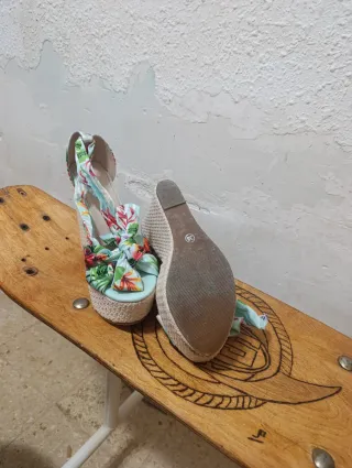 Sandalias cuña florales talla 38