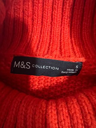 Jersey cuello alto rojo trenzado