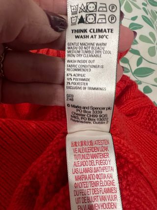 Jersey cuello alto rojo trenzado