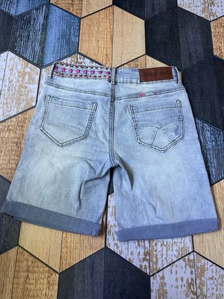Shorts Desigual vaqueros bordados