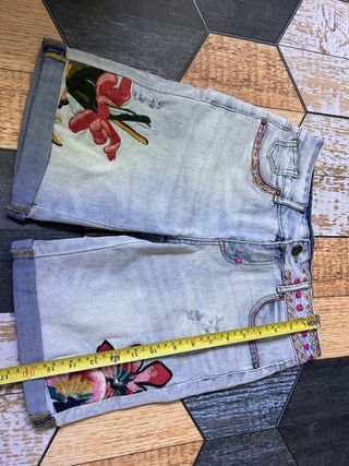 Shorts Desigual vaqueros bordados