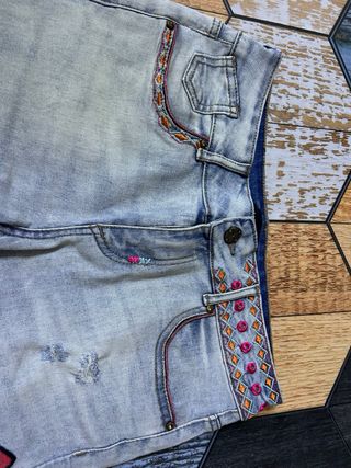 Shorts Desigual vaqueros bordados