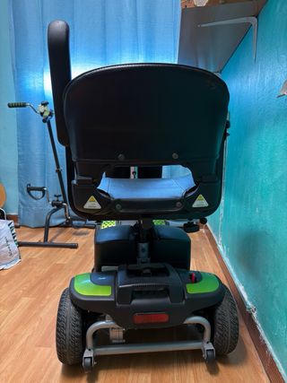 Scooter eléctrico verde y negro