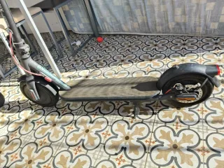 Patineta electrica Xiaomi Scooter 4 con chapa dgt