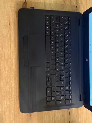 Portátil HP255 G5 Gris + Ratón, Cargador y Maletín