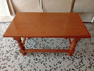 Juego 2 sillones y mesa de madera