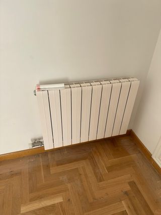 Radiadores de agua nuevos para calefacción